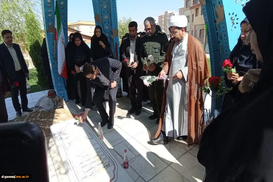 عطرافشانی یادمان شهید گمنام دانشکده فنی دختران یاسوج 2