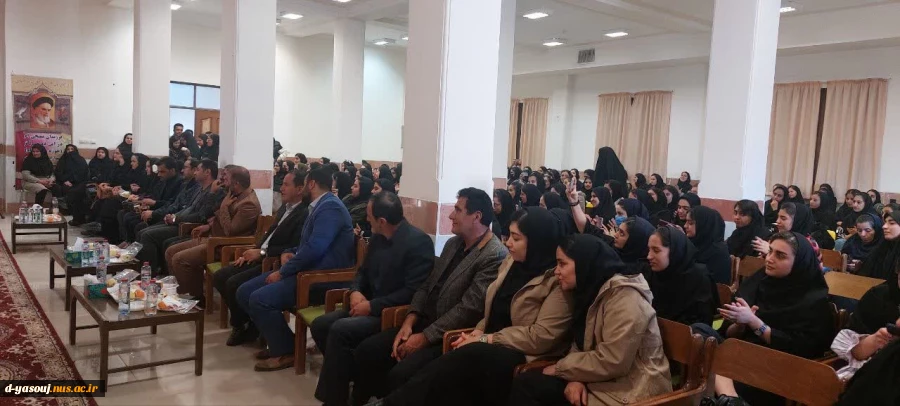 مراسم گرامیداشت روز دانشجو با حضور پرنشاط دانشجویان  برگزار شد. 7